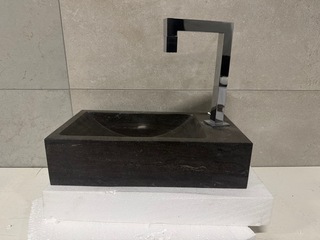 Hardstenen fontein 40×22,3×10 cm + kraan WB