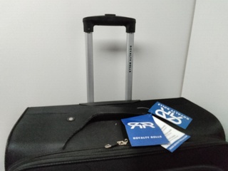 Zwarte stevige reiskoffer op wielen Royalty Rolles, zwart