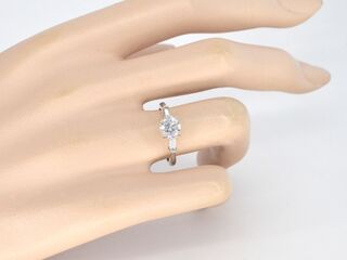 Witgouden ring met 1.00 carat briljant geslepen diamant