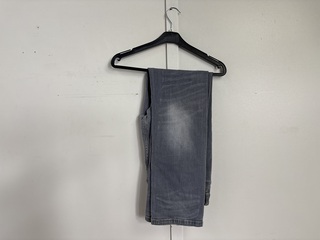 Partij Kleding, ONLY, JACK & JONES, Superdry, Like Flo, Babyface