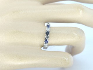 Witgouden rijring met diamant en saffier