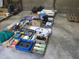 6x Pallets met diversen