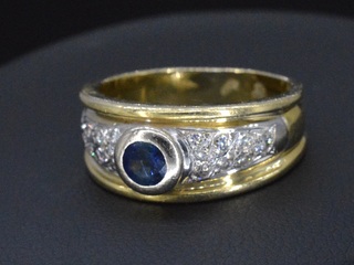 Gouden ring met diamanten en saffier