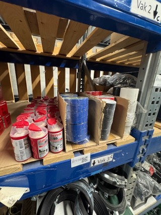 Ca. 30x Afdichtingstapekoord en ca. 40x rol afdichttape, 55