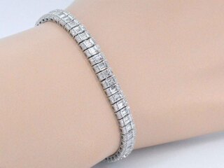 Witgouden armband met volledig gezet met diamanten 4.50 carat