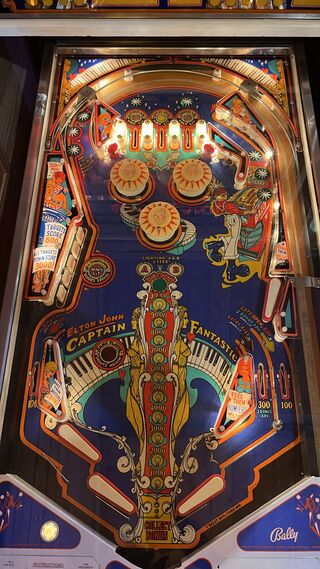 Flipperkast Elton John, Bally Capt. Fantastic