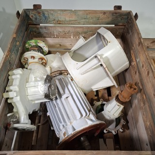 3x Elektro motor en 1x behuizing