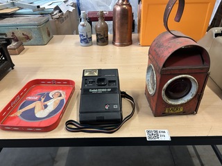 Vintage artikelen w.o. camera, wegwerkers lamp Kodak, Sacre, Coca-Cola