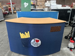 2x Verkoopstand met flightcase