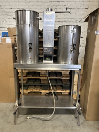 Koffiezetinstallatie met twee containers op onderstel Animo ComBi-line