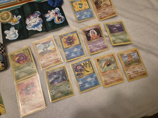 Pokémon collectie met (vintage) kaarten, volle mappen en boxen