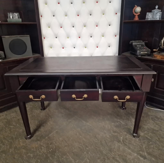 Bureau Chesterfield, Engels, mahonie