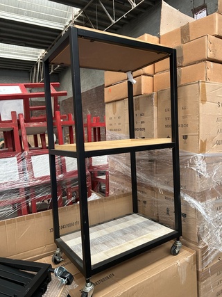 Ca. 18x Bijzettafel verrijdbaar Crate & Cargo