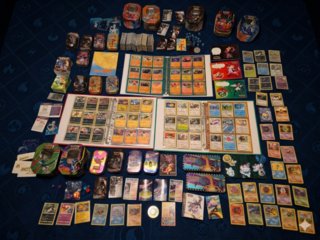 Pokémon collectie met (vintage) kaarten, volle mappen en boxen