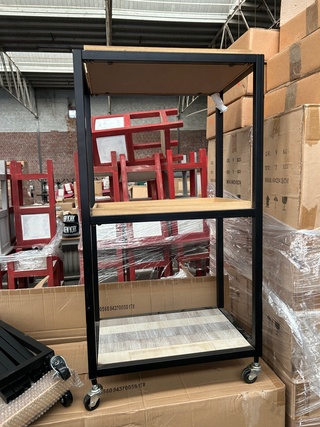 Ca. 18x Bijzettafel verrijdbaar Crate & Cargo