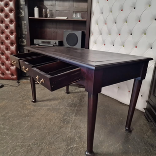 Bureau Chesterfield, Engels, mahonie