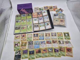 Pokémon collectie met map, box en vintage kaarten