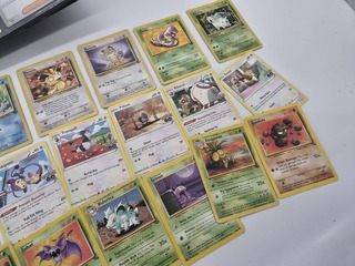 Pokémon collectie met map, box en vintage kaarten