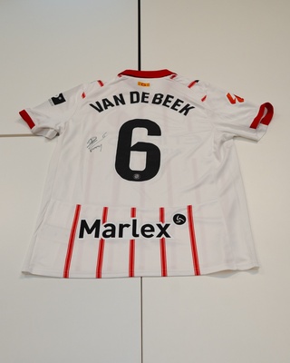 Wedstrijd gedragen Donny van de Beek shirt  –  Girona Puma, wit/rood,