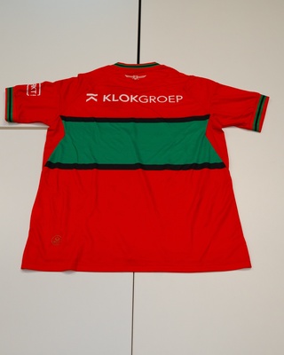 Voetbalshirt NEC Robey, rood/groen, gesigneerd, M