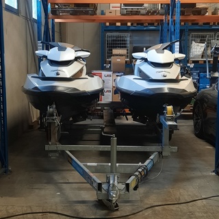 2x Waterscooter op dubbele Pega stallingstrailer, Seadoo, GTX Limited