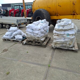 3x Pallet met toffees (betonnen afstandhouders)