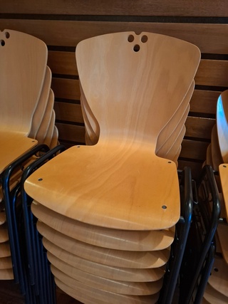 13x Kantinetafel met 42 stoelen