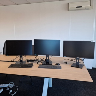 3x Monitor Philips, 245B, bouwjaar 2024