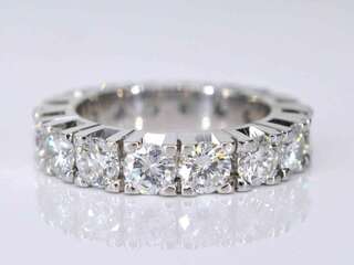 Witgouden alliance ring met grote diamanten