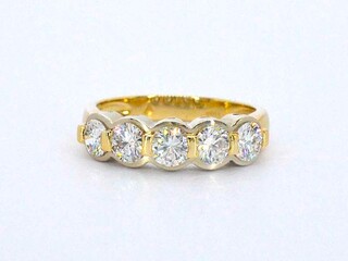 Gouden rij ring met 5 diamanten