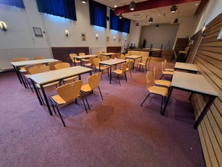10x Kantinetafel met 32 stoelen