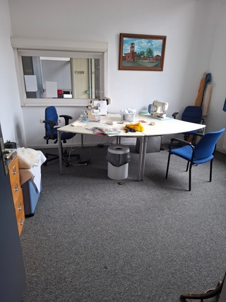 Inhoud naaiatelier , met o.a. 2x Nostalgische houten ladekast