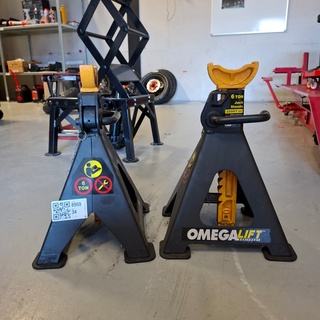 2x Assteun 6 ton Omega lift