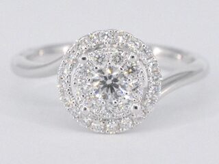 Witgouden entourage slagring met diamanten