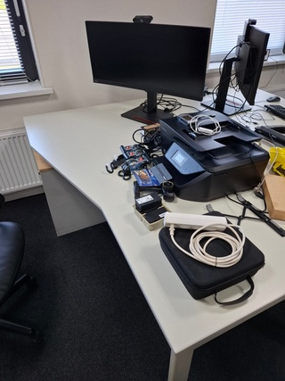2x Bureau met 2x bureaustoel