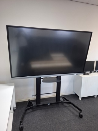 Beeldscherm op onderstel BenQ, RE7503, bouwjaar 2023