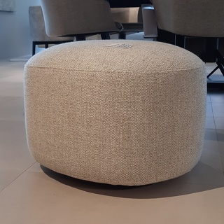 Poef Eyye, Kivi Pebble