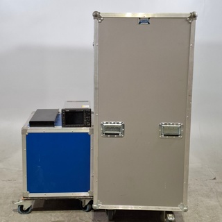 Diverse multimedia apparatuur en flightcases, O.a Leader