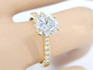 Gouden ring met een briljant geslepen natuurlijke diamant van 3.00 car