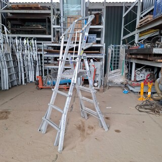 Ca 15x Werktrap met bordes, O.a. Stradbally