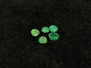 Smaragd – Mooie rond geslepen natuurlijke smaragden van 1.04 carat