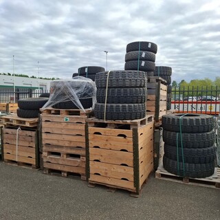 Partij diverse banden, O.a Continental, Michelin