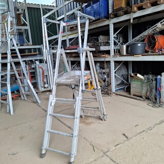 4x Werktrap met bordes o.a. Tubesca