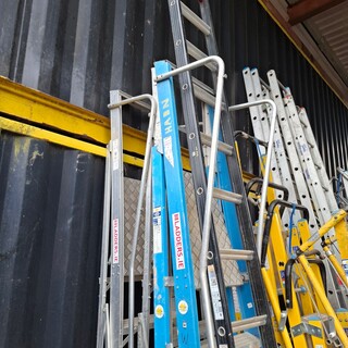 3x Werktrap, 1x ladder