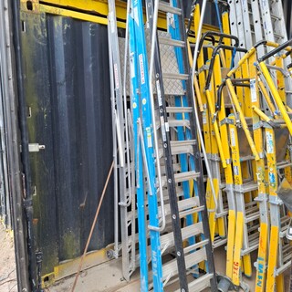 3x Werktrap, 1x ladder