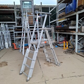 4x Werktrap met bordes o.a. Tubesca
