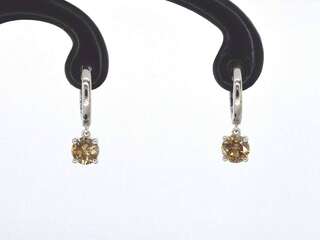 Witgouden oorbellen met natuurlijke diamanten