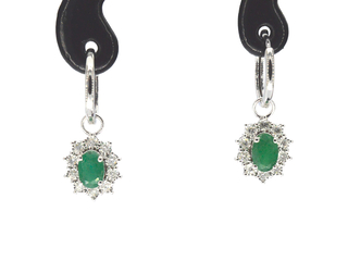 Witgouden oorhangers met natuurlijke diamanten en smaragden