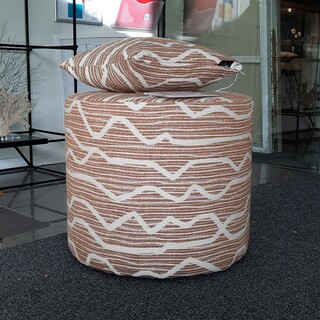 Poef en kussen Raw Interiors