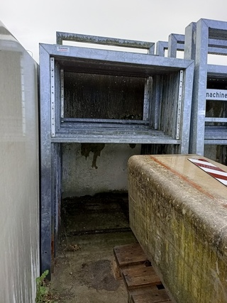 Ca. 32x Gegalvaniseerde Borden frame